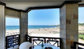 Курортные отели Oasis Resort & SPA Лозенец Апартаменты с балконом и видом на море-3