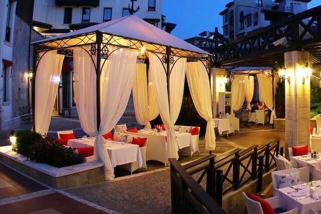 Курортные отели Oasis Resort & SPA Лозенец-24